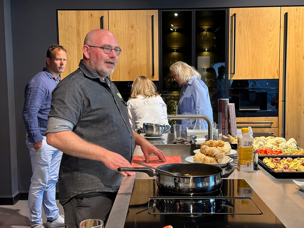 Keukencentrum Friesland - stoomoven-demonstratie-bob-keukenbouwer